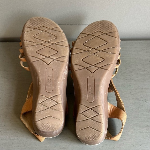 Yuu Handey Strappy Wedge Gladiator Tan Neutral Ankle Strap Sandals 7 Wide Boho - Picture 12 of 16